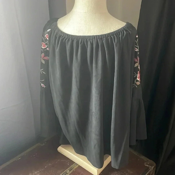 Black Umgee Top with Floral Embroidery XL - Picture 4 of 4